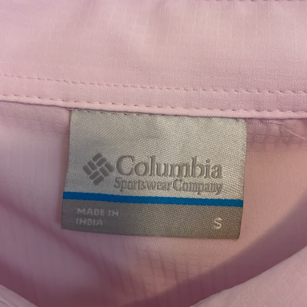 Columbia OMNI-SHADE, with UPF 50 , lightweight, Light Pink Button-Up Shirt - Picture 4 of 7